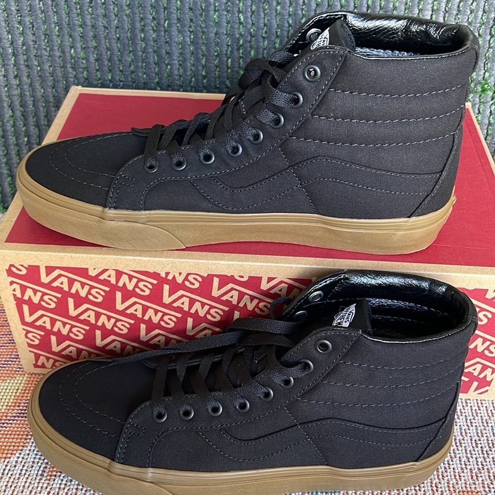 Vans Men’s Sk8-Hi Reissue (Canvas Gum) Black/Lghtgm
VN0A2XSBL0D
Sneakers - Picture 6 of 16